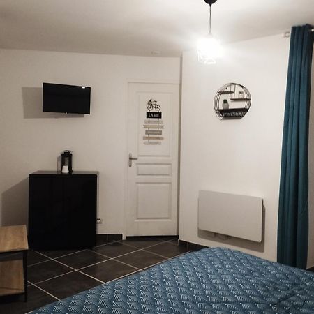 Appartement Avec Cour Plein Centre ฟัว ภายนอก รูปภาพ
