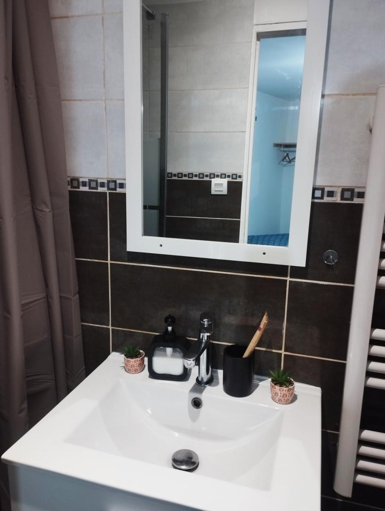 Appartement Avec Cour Plein Centre ฟัว ภายนอก รูปภาพ