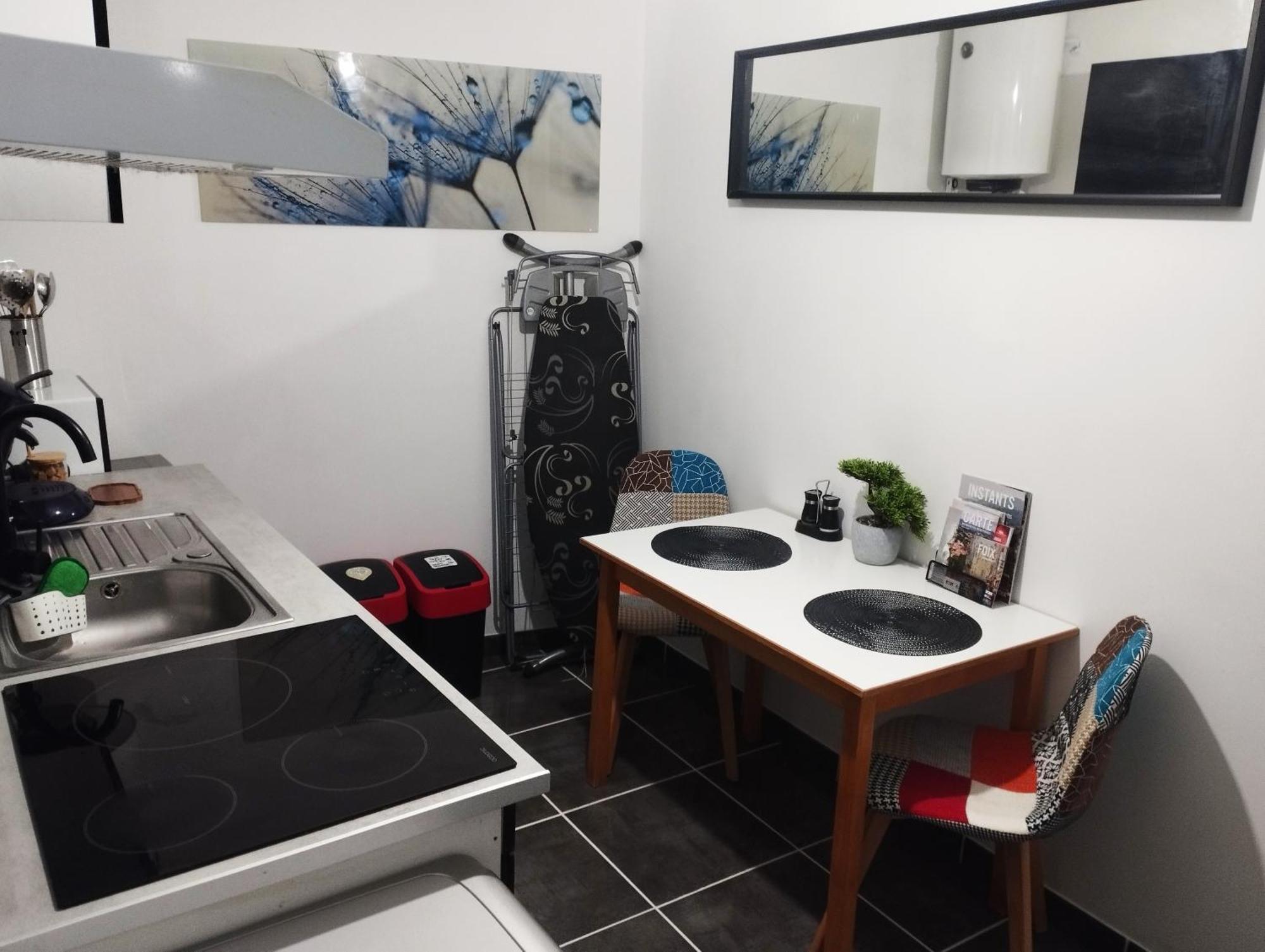 Appartement Avec Cour Plein Centre ฟัว ภายนอก รูปภาพ