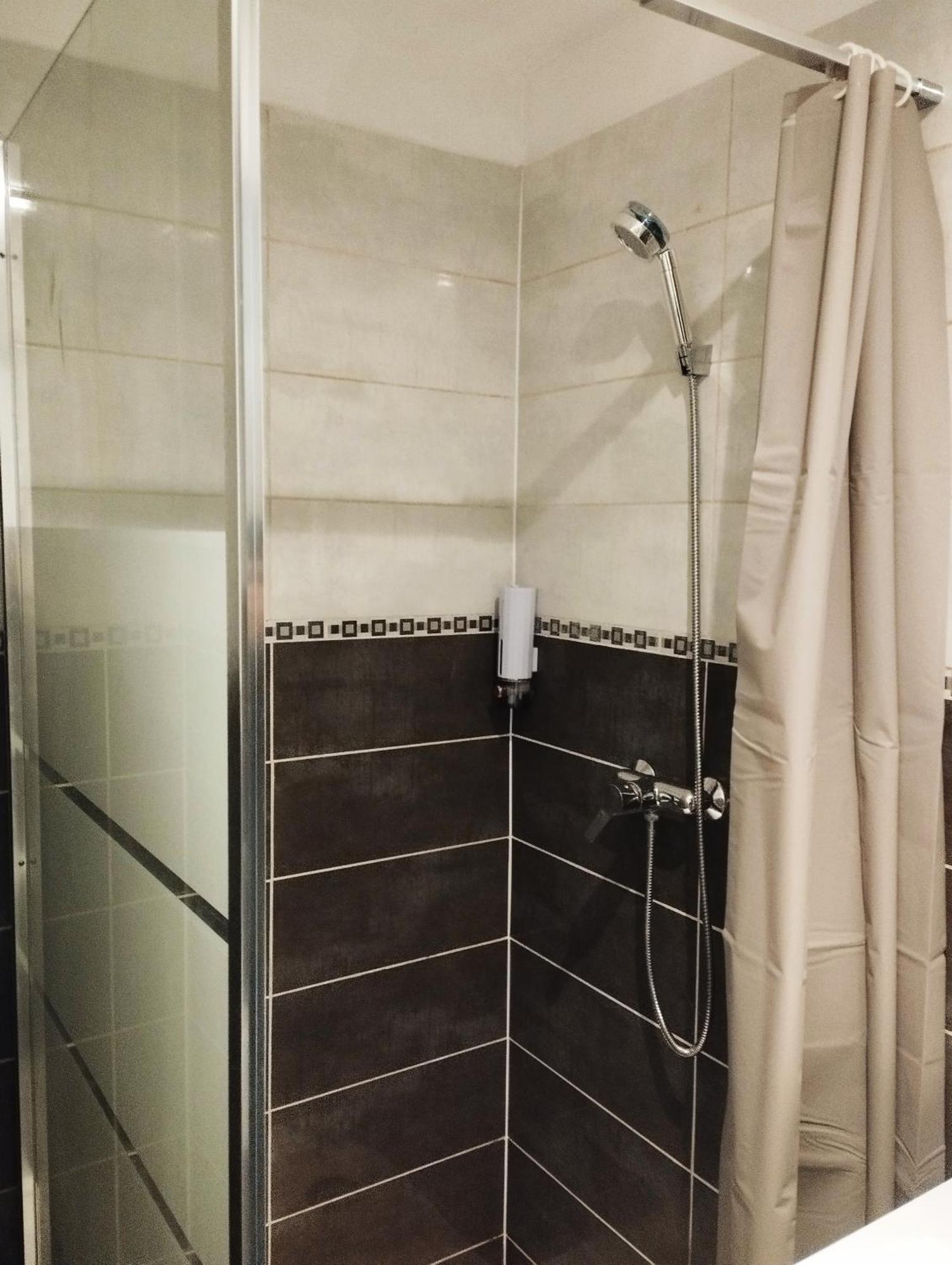 Appartement Avec Cour Plein Centre ฟัว ภายนอก รูปภาพ